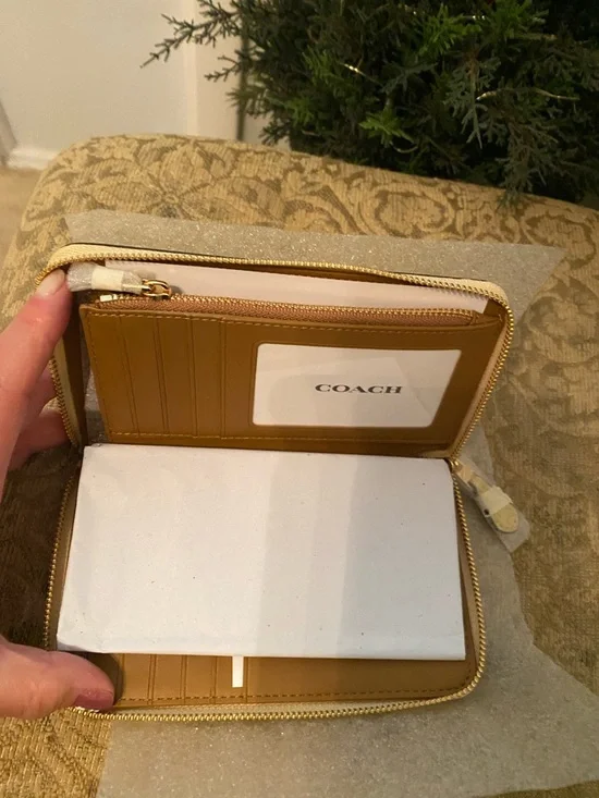 Coach Disney X Belle Medium Pebbled Leather Zip Wallet NWT - Picture 5 of 8